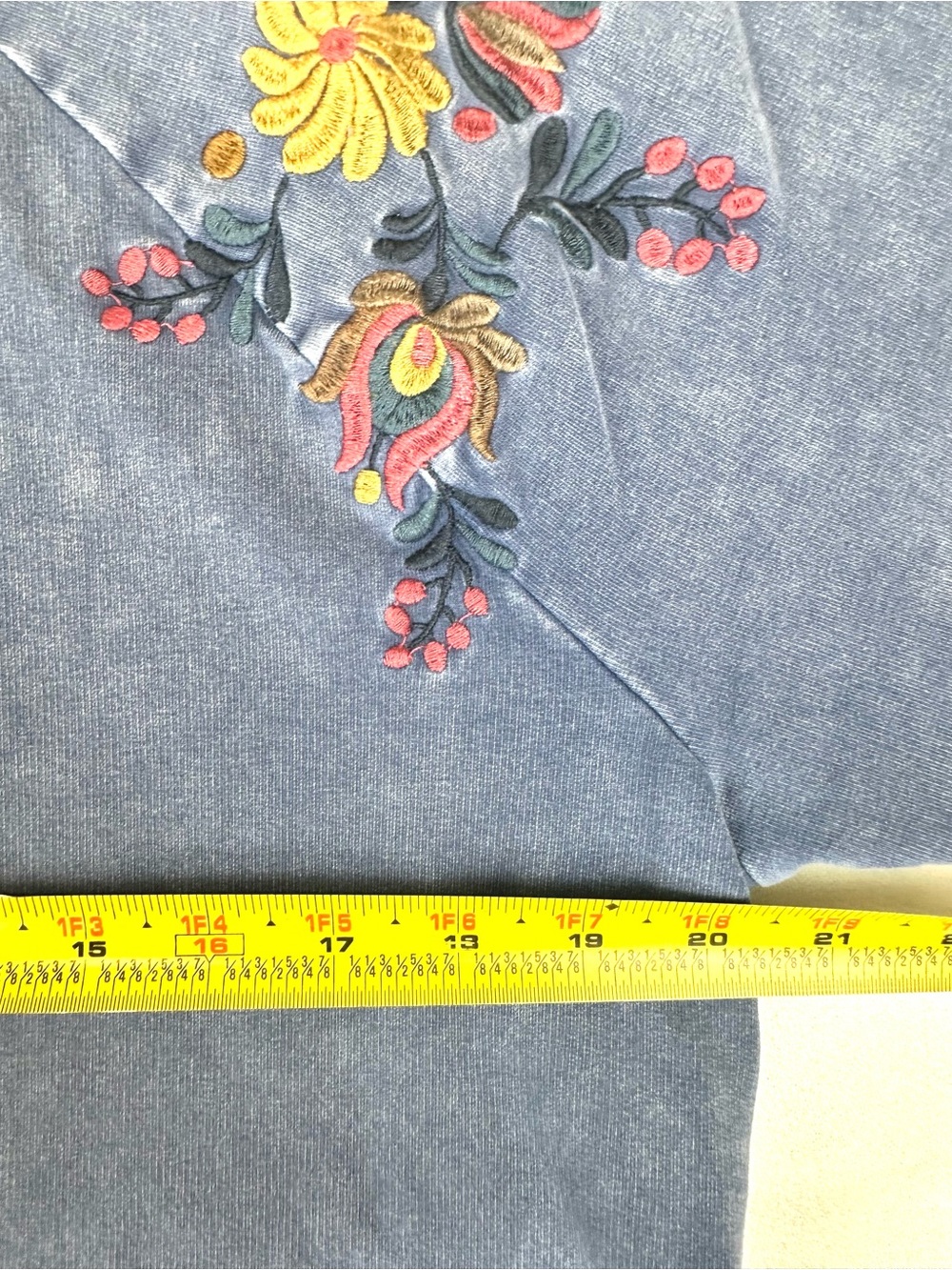 Billy T Embroidered Floral Raglan Crewneck Sweatshirt Boho - Picture 9 of 10
